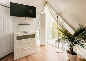 Interior - Classic Pyramid – Fort Myers' Most Unique Hideaway (Fort Myers)