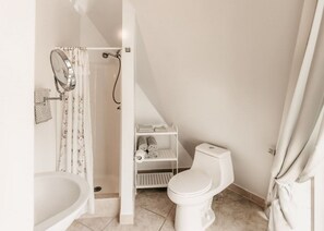 Bathroom - Pyramids in Florida – Classic Pyramid (2BR/1BA) (Fort Myers)