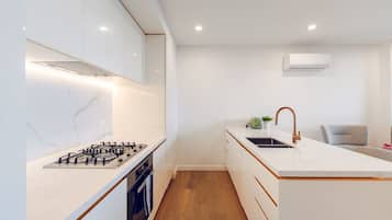 Fridge, microwave, oven, stovetop