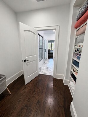 6 bedrooms, WiFi, bed sheets - Spacious 6BR Fairburn Home, 15 Min to ATL & 30 Min to Mercedes-Benz Stadium (Fairburn)