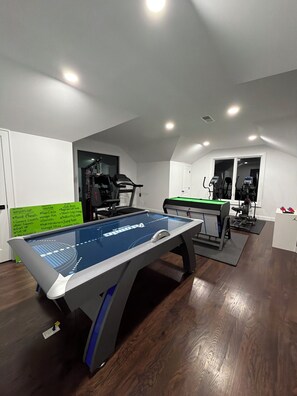 Game room - Spacious 6BR Fairburn Home, 15 Min to ATL & 30 Min to Mercedes-Benz Stadium (Fairburn)