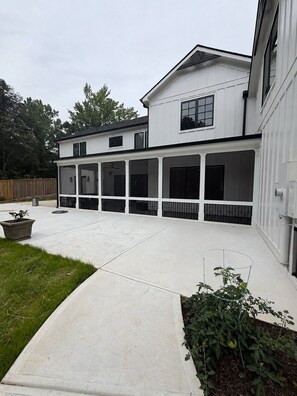 Exterior - Spacious 6BR Fairburn Home, 15 Min to ATL & 30 Min to Mercedes-Benz Stadium (Fairburn)
