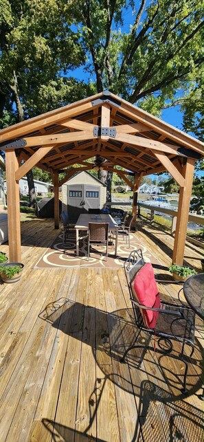 Outdoor dining - 2 Lakefront homes, 1 lot, Huge Private Dock with 2 Slips - Monkey Island (Afton)