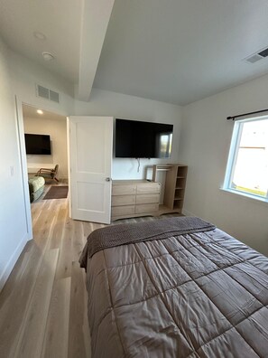 Room - Modern Walkout Basement w/ Private Entrance (Parker)