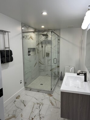 Bathroom - Modern Walkout Basement w/ Private Entrance (Parker)