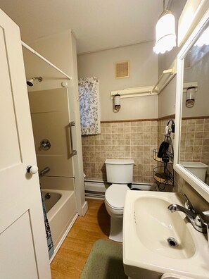 Bathroom -  Apartment Near Dreams Park, Milford (Milford)