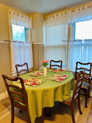 Dining -  Apartment Near Dreams Park, Milford (Milford)