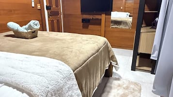 Ferros/tábuas de passar roupa, Wi-Fi, roupa de cama