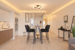 Dining - Stylish 1BR + Den Condo | Heart of Downtown Toronto (Toronto)