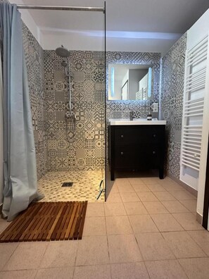 Shower - Gîte d'Angouade - SAINT PAUL LES DAX (SAINT PAUL LES DAX)