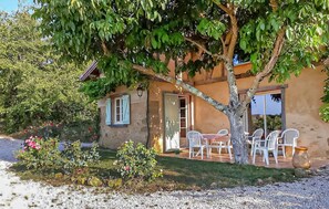 Outdoor dining - Jolie maison avec piscine (Simorre)