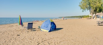 Kelso Lodge Suite 4 - Private Beach Access - Erie -Newly Remodeled