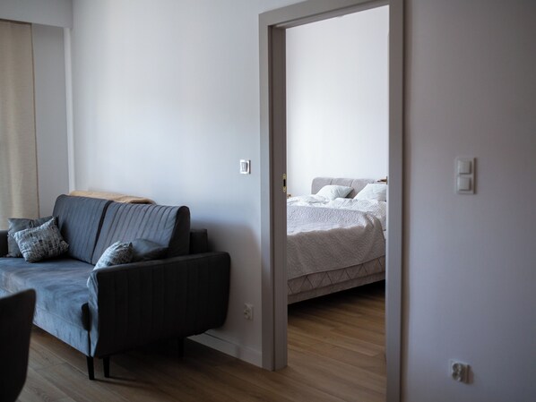 Iron/ironing board, WiFi, bed sheets