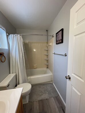 Bathroom - 3-Bed townhome in beautiful West Henrietta with AC, quiet area, walking trails (West Henrietta)