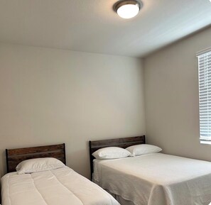 Room - Prime Location Residence (Manteca)