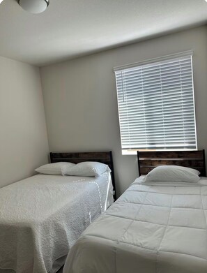 Room - Prime Location Residence (Manteca)