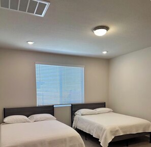 Room - Prime Location Residence (Manteca)