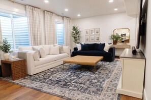 Living area - Bright & Modern Private 2 Bedroom Suite in Highland (Highland)