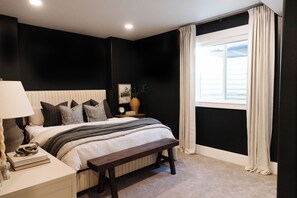 Room - Bright & Modern Private 2 Bedroom Suite in Highland (Highland)
