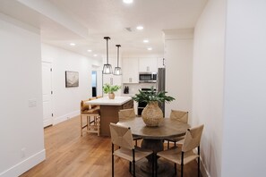 Dining - Bright & Modern Private 2 Bedroom Suite in Highland (Highland)