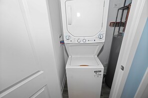 Interior - Modern Chicago 3BR Stay, 5 min to United Center (Chicago)