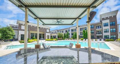 Luxury 2BR 2BA King Beds Houston Stay Fast Wi-Fi