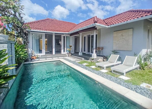 Pool - Cozy, Clean  2-bedroom villa with AC in Petitenget the place to be in Bali (Kerobokan)