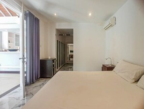 Room - Cozy, Clean  2-bedroom villa with AC in Petitenget the place to be in Bali (Kerobokan)