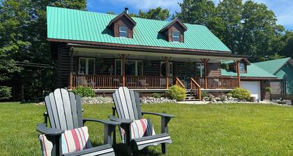 Country Charm Log Haven, 2acres w front porch sitting.PROMOTIONS ACTIVE