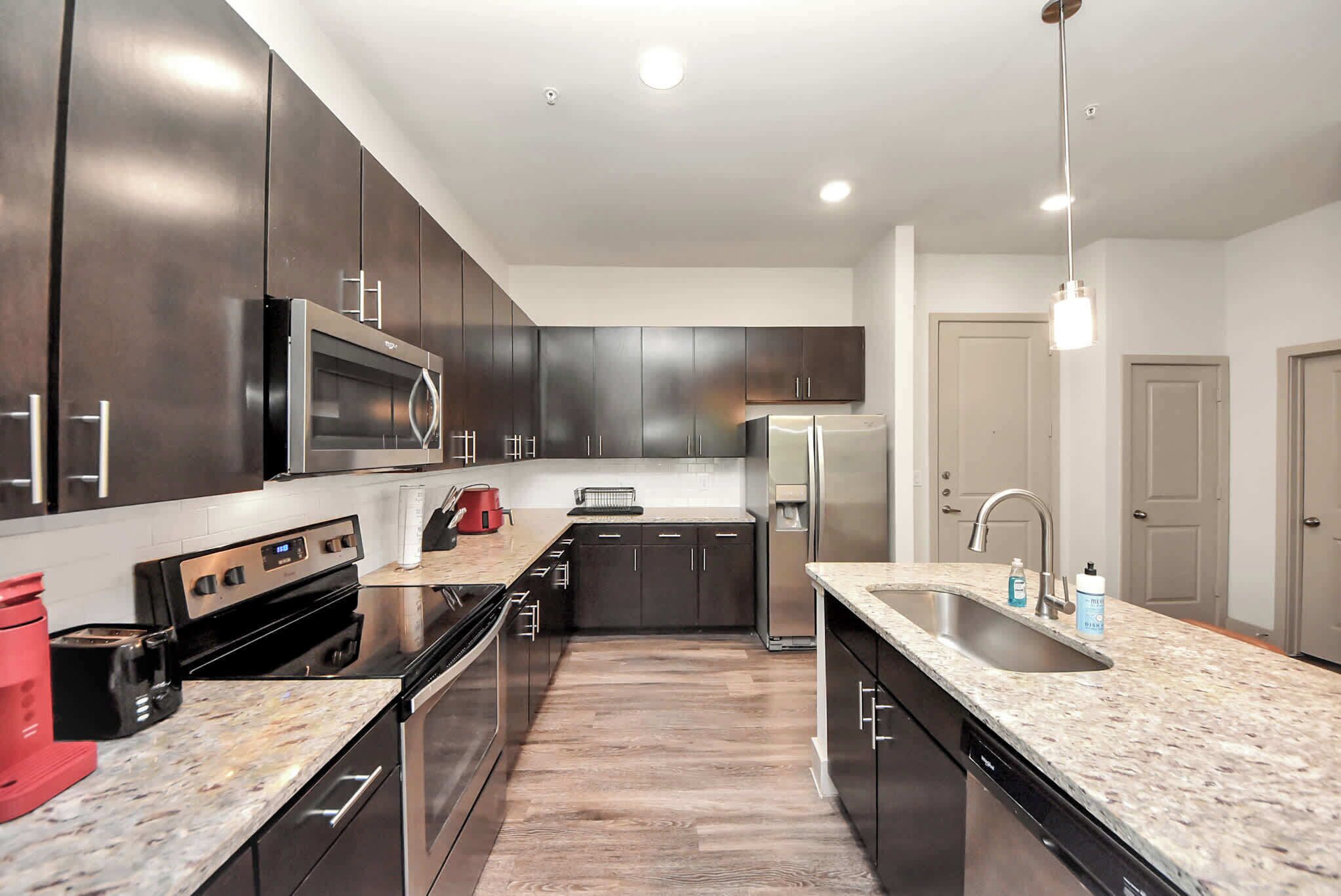 Fridge, oven, stovetop, dishwasher