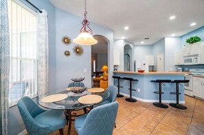 Dining - Family Vacation Home 4BR 4BA Pool & Resort Amenities (Davenport)