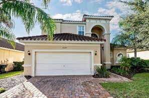 Exterior - Family Vacation Home 4BR 4BA Pool & Resort Amenities (Davenport)
