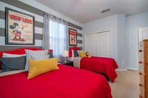 Room - Family Vacation Home 4BR 4BA Pool & Resort Amenities (Davenport)