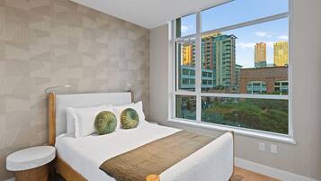 Iron/ironing board, WiFi (free), bed sheets