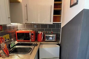 Private kitchen - Studio - Parking - Garden - WiFi - Sleeps 2 (Cambridge)