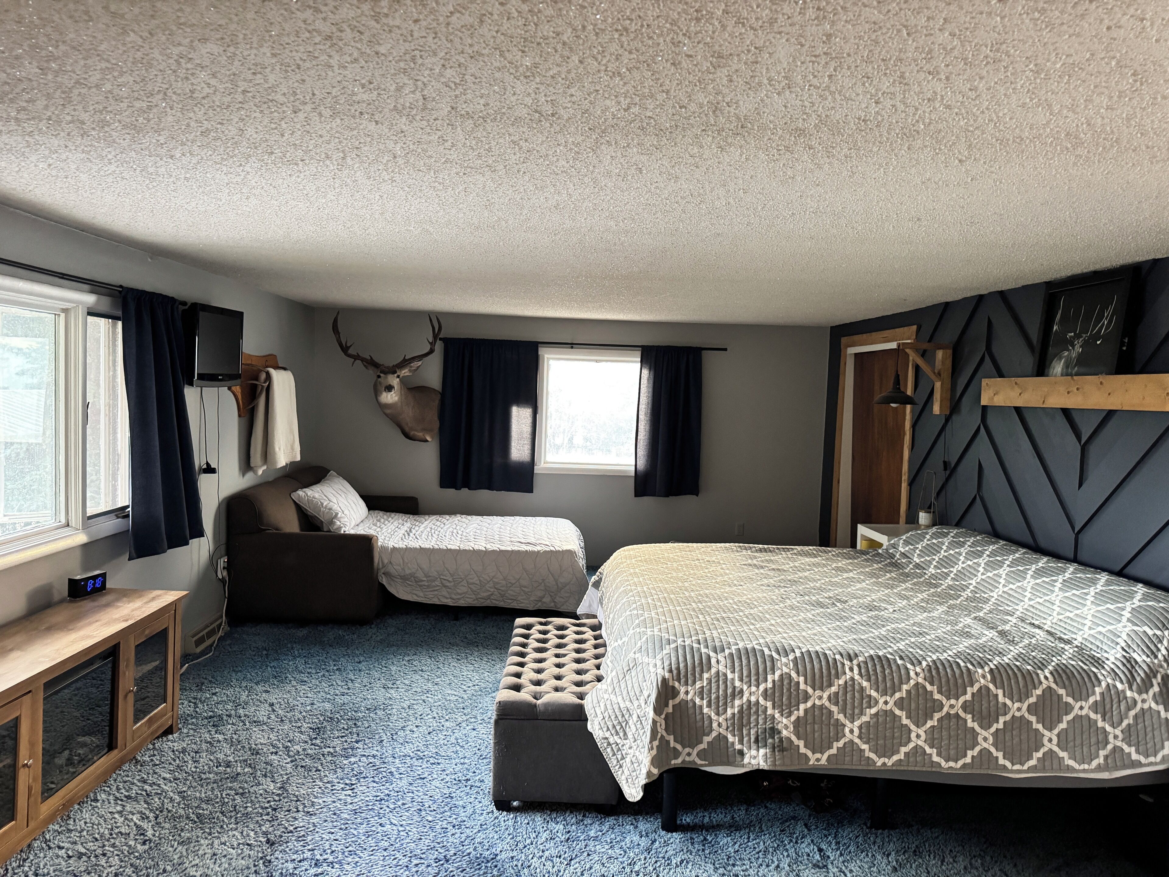 Iron/ironing board, WiFi, bed sheets