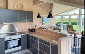 Fridge, microwave, stovetop, dishwasher - 3 bedroom cozy home in Rudkøbing (Rudkøbing)