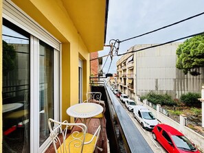 Outdoor dining - FRANKY MACIA.  Roses Center: Beach, Commerce and Buses one step away (Roses)