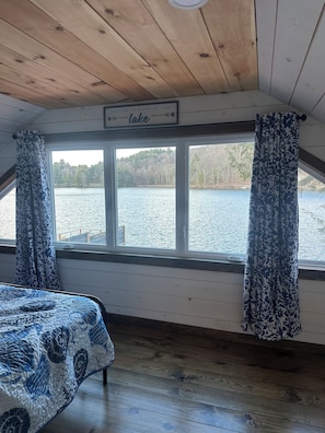 Room - Silver Lake Escape-Swim+Fish+Kayak+Relax in this lakefront Catskills Cottage! (Hancock)