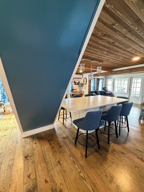 Dining - Silver Lake Escape-Swim+Fish+Kayak+Relax in this lakefront Catskills Cottage! (Hancock)