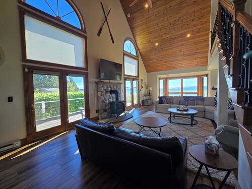 Huge Family Lake Michigan Vacation Home, 6 Bedroom, Amazing View!
