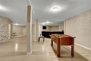 Games room - Gated 6BR Family Home: Pool Table, Fire Pit & Strip Views (Las Vegas)