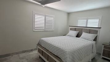 4 bedrooms, iron/ironing board, WiFi, bed sheets