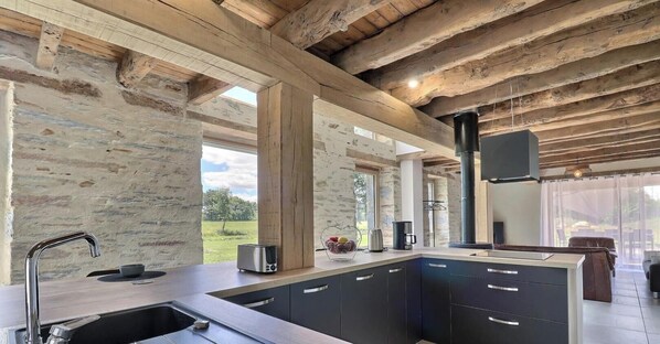 Fridge, microwave, oven, stovetop - Yvonne and Joseph's Le Havre (VAL D'ANAST)