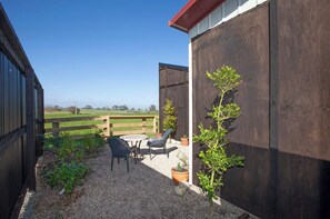 Outdoor dining - Matamata Luxury Stay (Matamata)