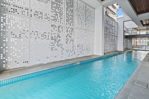 Indoor pool - The Cityscape Pad with 2BR, 3-bed & Free Parking (South Brisbane)