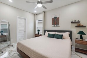 Room - Luxe Oasis - 3B 2B in Edinburgh TX, Near Shopping centers, Restaurants & UTRGV (Edinburg)