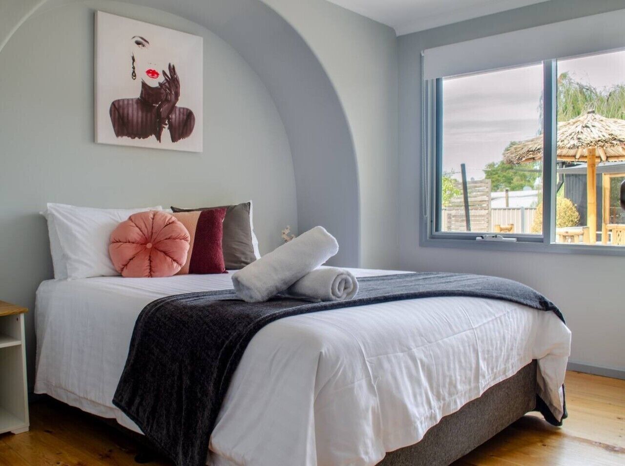 Desk, iron/ironing board, WiFi, bed sheets