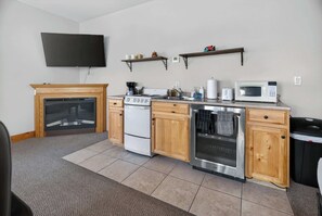 Microwave, oven, stovetop, coffee/tea maker