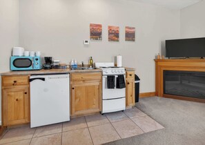 Microwave, oven, stovetop, coffee/tea maker